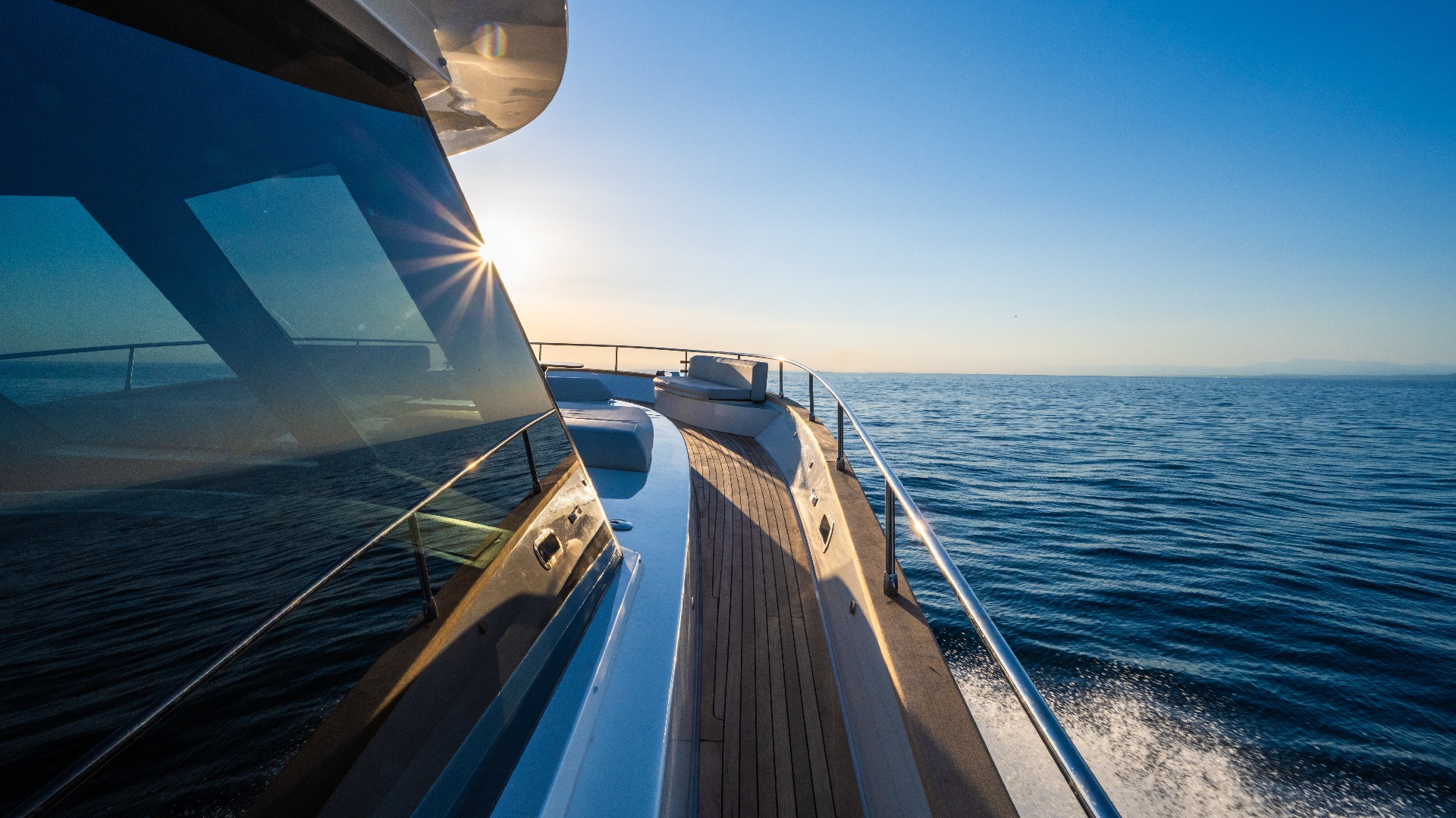 New design possibilities and easy installation for yacht glazing